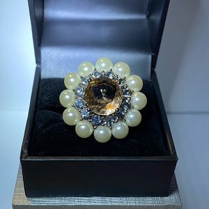 Costume Jewelry Pearl and Rhinestone Ring